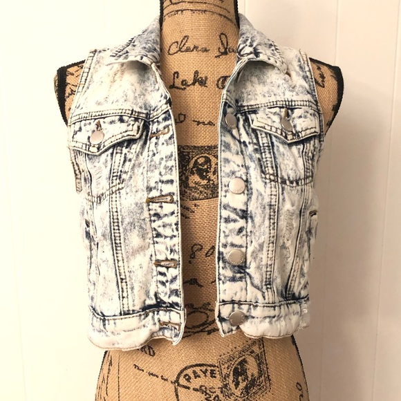 Make an offer!! Med. Blue Jean Vest - Picture 2 of 6